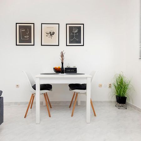Apartman Nevera Adults Only Ровин Екстериор снимка