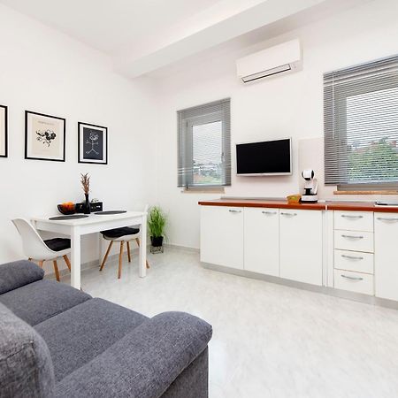 Apartman Nevera Adults Only Ровин Екстериор снимка