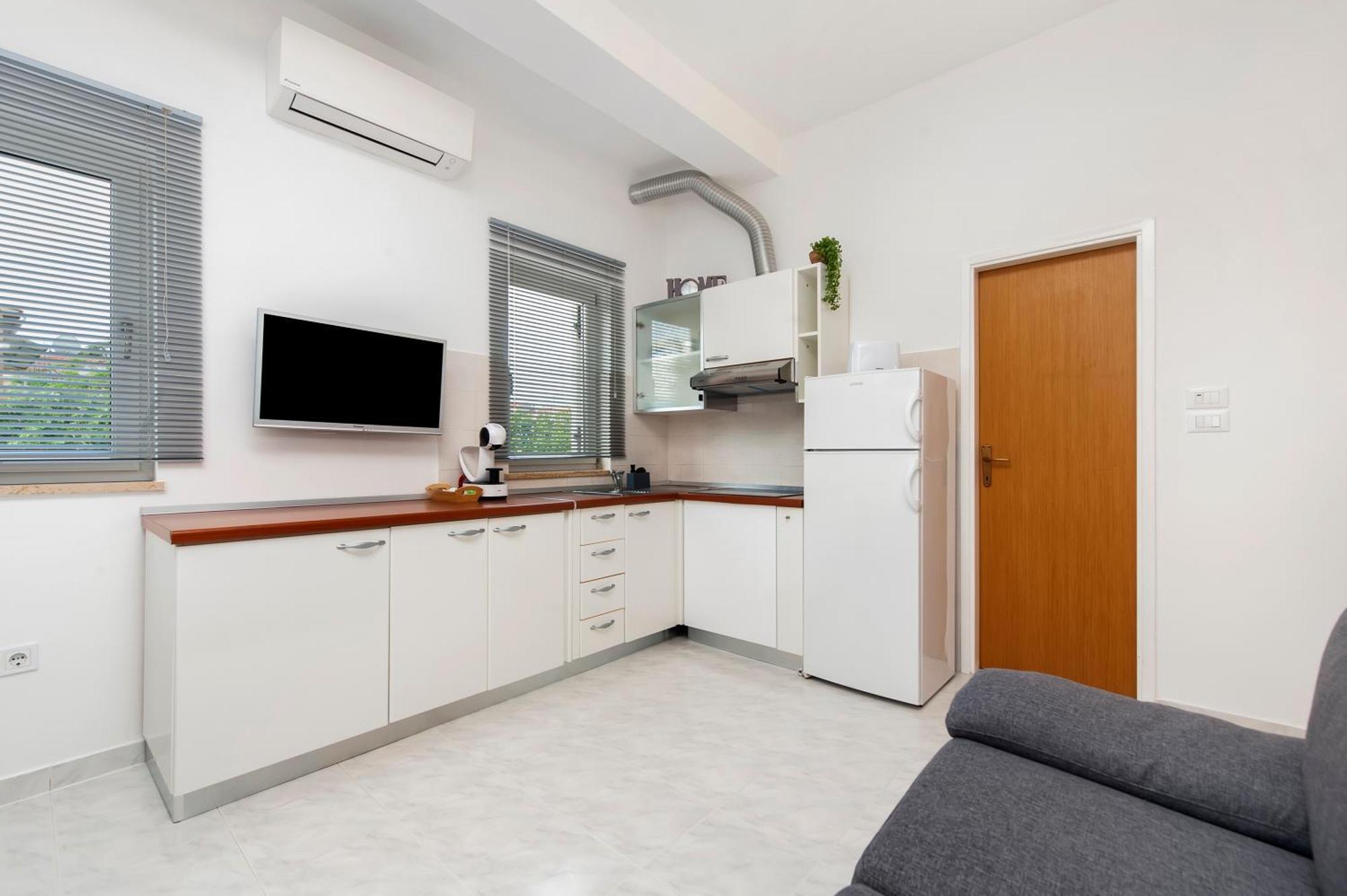 Apartman Nevera Adults Only Ровин Екстериор снимка